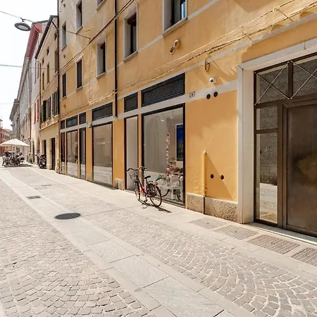 Live The History- A Due Passi Dal Castello Apartment *