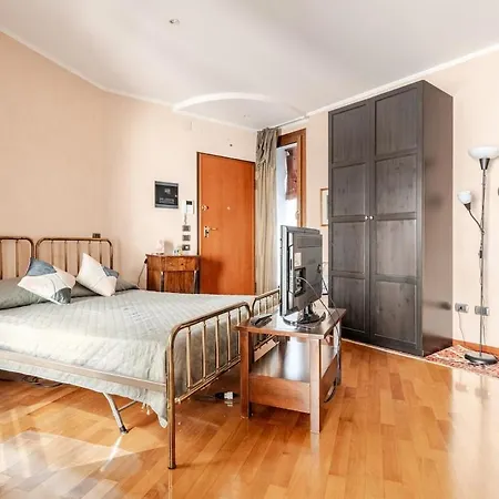 Apartment Live The History- A Due Passi Dal Castello