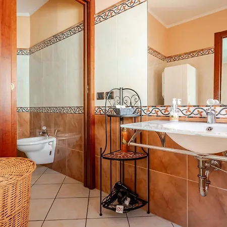 Live The History- A Due Passi Dal Castello Ferrara